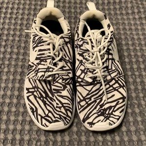 White & black confetti NIKE Roshe Runs